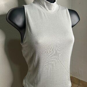 Guess light gray top. Size L.
